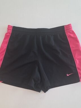 Nike Women’s Black with Pink Side-Panel Athletic Shorts Size Small Petite